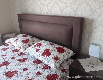 Apartmaji in sobe Vlaović, , zasebne nastanitve v mestu Igalo, Črna gora - 20190606_175440